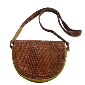 De Vecchi by Hamilton Hodge Brown Woven Saddle Shoulder Bag Green Interior